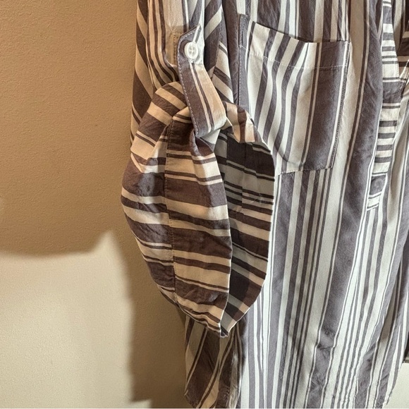 TORRID HARPER Sz 4 (vanity) Blouse Tab Sleeves Stripes Patch Pockets V-Neck - Picture 5 of 8